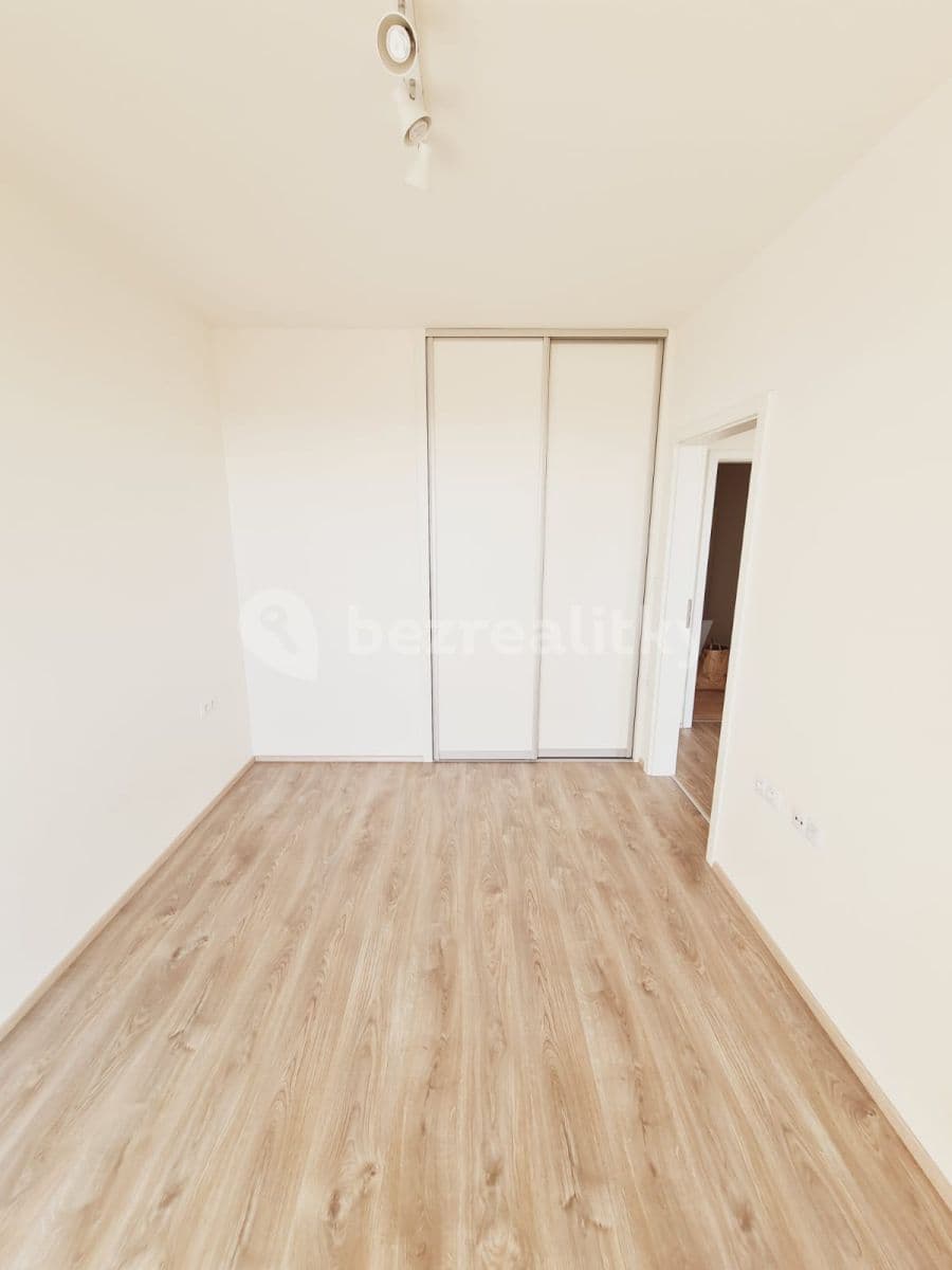 1 bedroom with open-plan kitchen flat to rent, 46 m², Tovární, Čelákovice, Středočeský Region 1 bedroom with open-plan kitchen flat to rent, 46 m², Tovární, Čelákovice, Středočeský Region