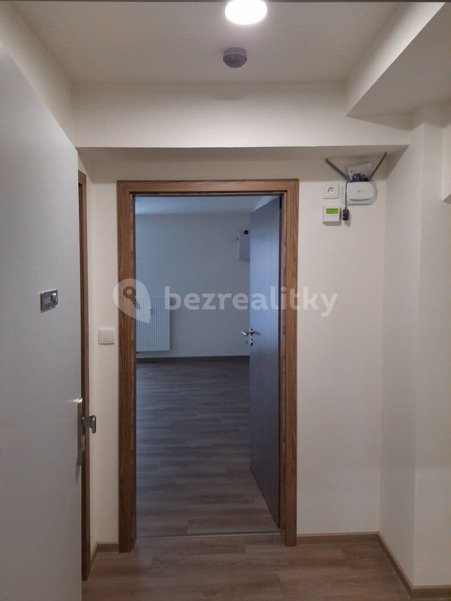 Studio flat to rent, 26 m², U Stadionu, Břeclav, Jihomoravský Region