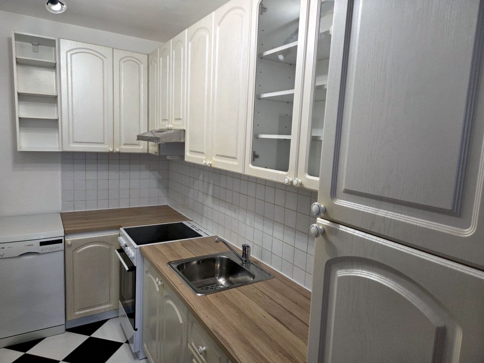 3 bedroom flat to rent, 78 m², Mlékárenská, Prague, Prague 3 bedroom flat to rent, 78 m², Mlékárenská, Prague, Prague