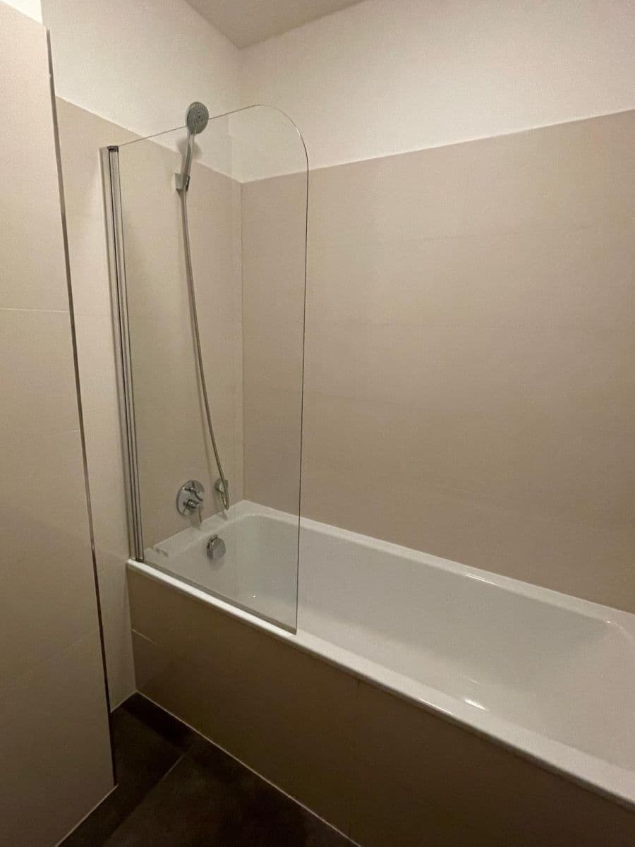 1 bedroom with open-plan kitchen flat to rent, 61 m², Holečkova, Prague, Prague 1 bedroom with open-plan kitchen flat to rent, 61 m², Holečkova, Prague, Prague