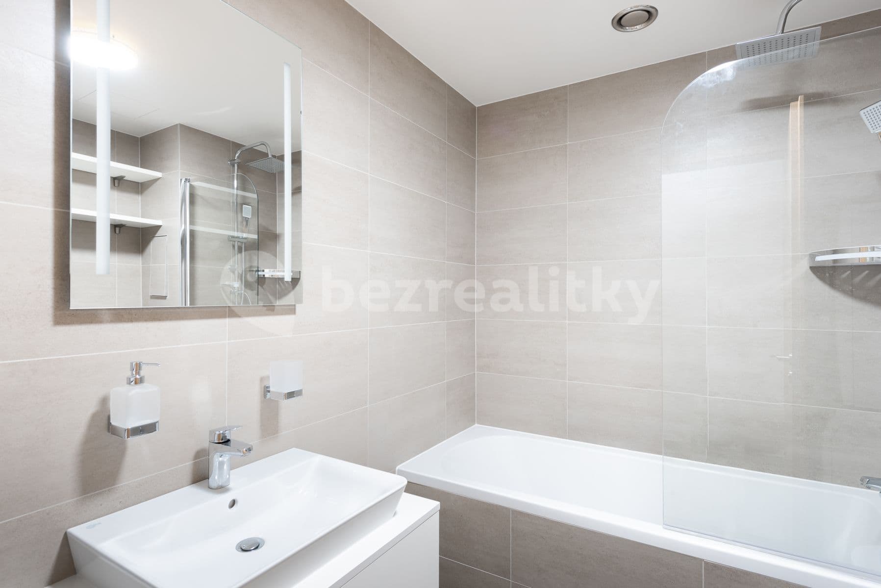 1 bedroom with open-plan kitchen flat to rent, 52 m², Argentinská, Prague, Prague 1 bedroom with open-plan kitchen flat to rent, 52 m², Argentinská, Prague, Prague
