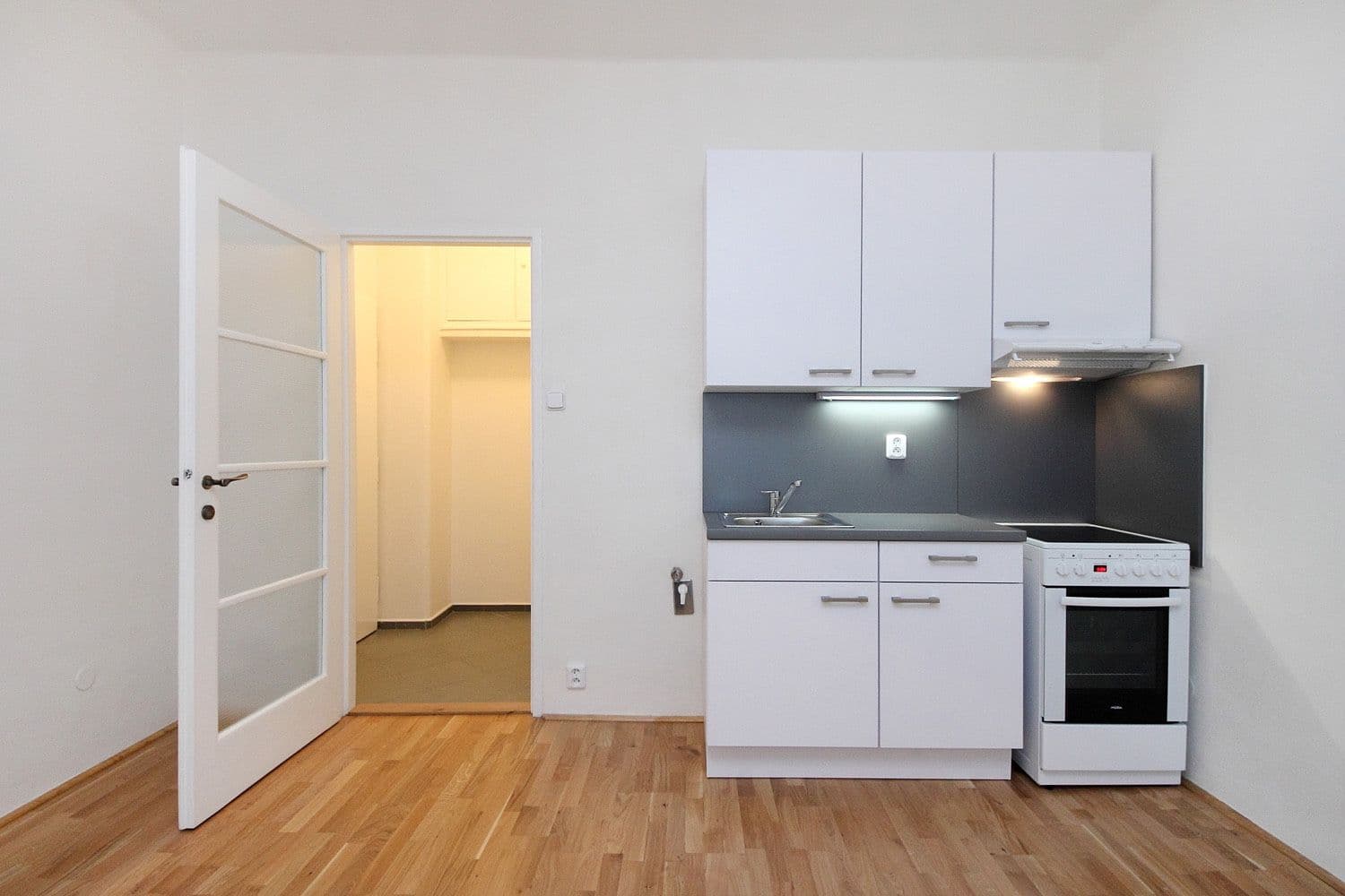 Studio flat to rent, 25 m², Ondříčkova, Prague, Prague Studio flat to rent, 25 m², Ondříčkova, Prague, Prague