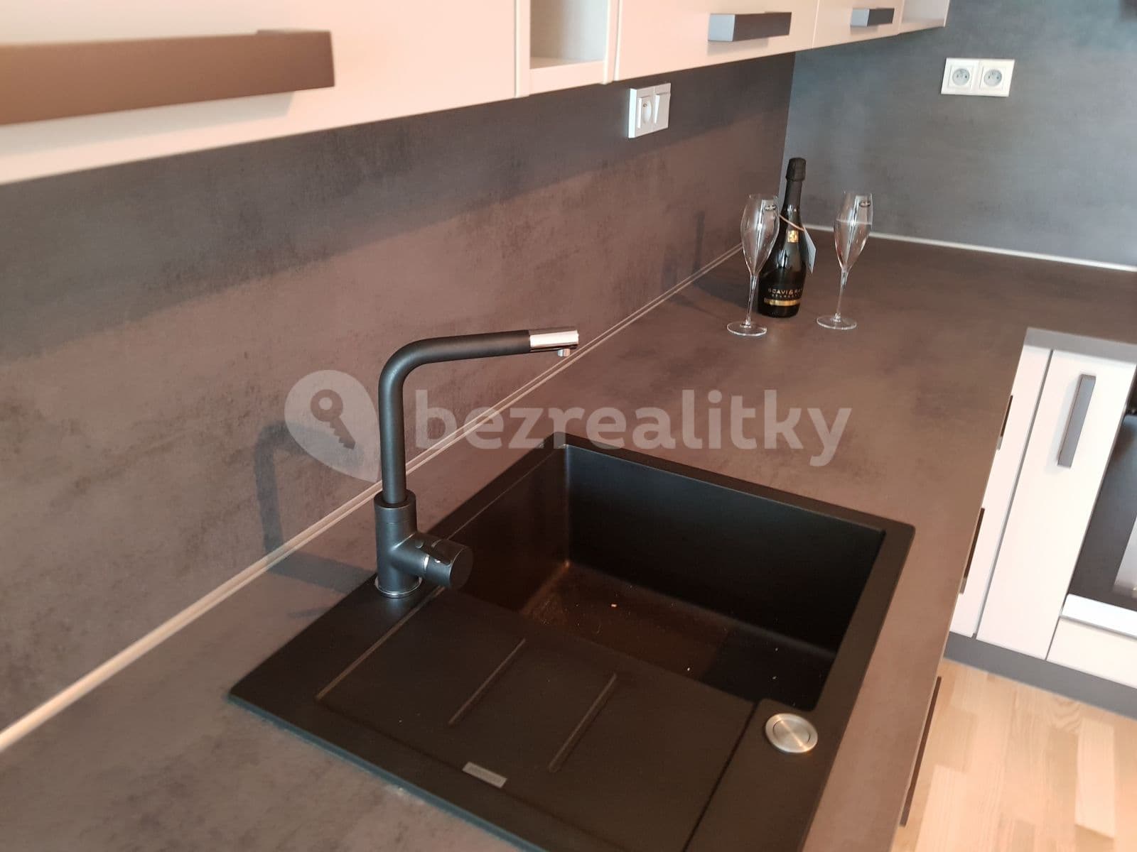 1 bedroom with open-plan kitchen flat to rent, 61 m², Mezi Vodami, Prague, Prague 1 bedroom with open-plan kitchen flat to rent, 61 m², Mezi Vodami, Prague, Prague