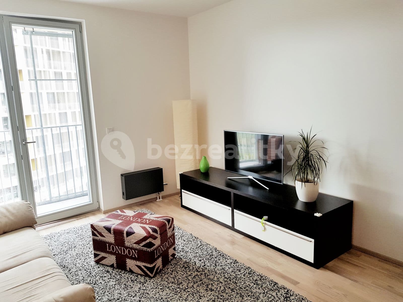 1 bedroom with open-plan kitchen flat to rent, 61 m², Mezi Vodami, Prague, Prague 1 bedroom with open-plan kitchen flat to rent, 61 m², Mezi Vodami, Prague, Prague