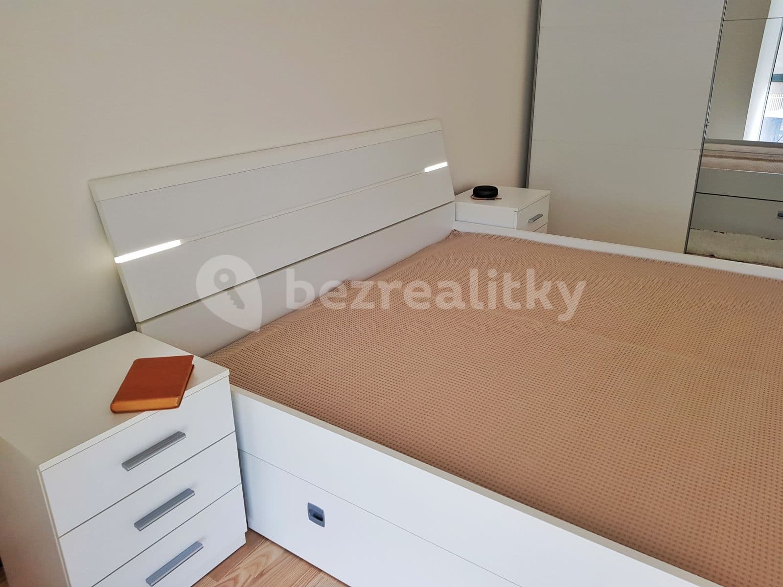 1 bedroom with open-plan kitchen flat to rent, 61 m², Mezi Vodami, Prague, Prague 1 bedroom with open-plan kitchen flat to rent, 61 m², Mezi Vodami, Prague, Prague