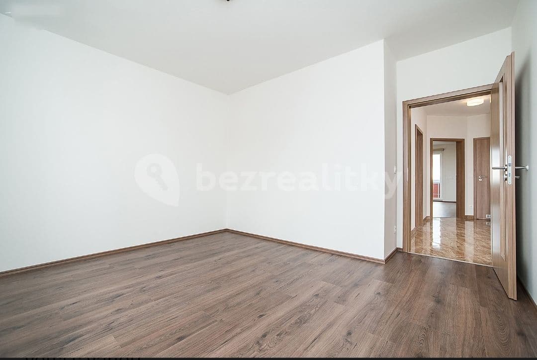 3 bedroom with open-plan kitchen flat to rent, 85 m², Sicherova, Prague, Prague 3 bedroom with open-plan kitchen flat to rent, 85 m², Sicherova, Prague, Prague