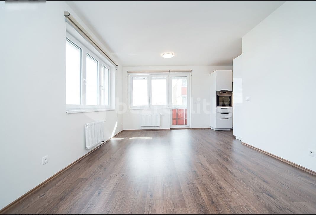 3 bedroom with open-plan kitchen flat to rent, 85 m², Sicherova, Prague, Prague 3 bedroom with open-plan kitchen flat to rent, 85 m², Sicherova, Prague, Prague