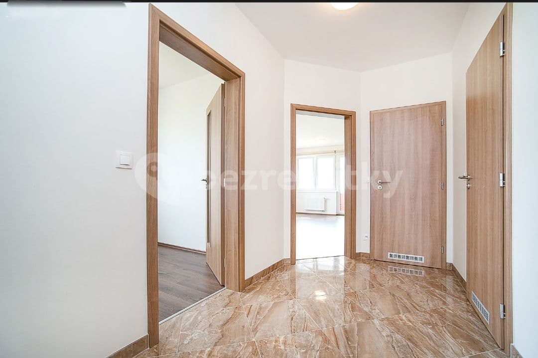 3 bedroom with open-plan kitchen flat to rent, 85 m², Sicherova, Prague, Prague 3 bedroom with open-plan kitchen flat to rent, 85 m², Sicherova, Prague, Prague