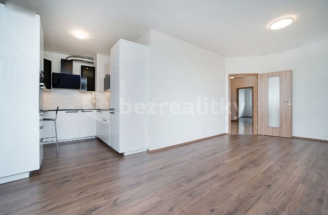 3 bedroom with open-plan kitchen flat to rent, 85 m², Sicherova, Prague, Prague 3 bedroom with open-plan kitchen flat to rent, 85 m², Sicherova, Prague, Prague