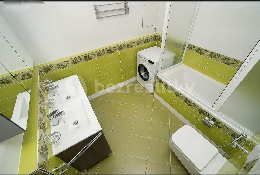3 bedroom with open-plan kitchen flat to rent, 85 m², Sicherova, Prague, Prague 3 bedroom with open-plan kitchen flat to rent, 85 m², Sicherova, Prague, Prague