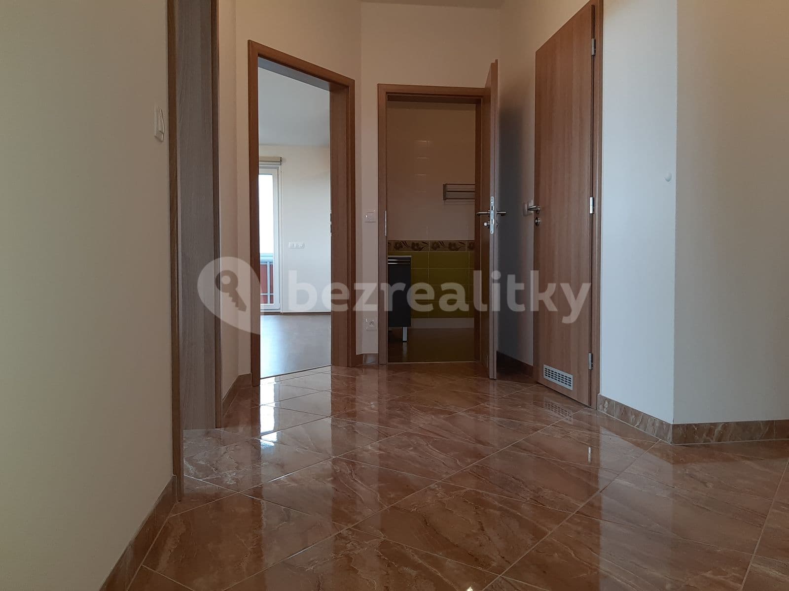 3 bedroom with open-plan kitchen flat to rent, 85 m², Sicherova, Prague, Prague 3 bedroom with open-plan kitchen flat to rent, 85 m², Sicherova, Prague, Prague