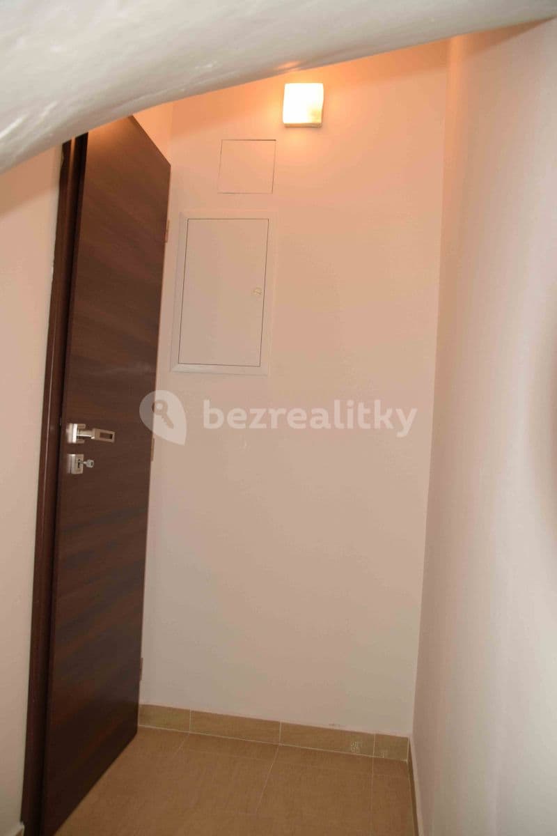 1 bedroom with open-plan kitchen flat to rent, 63 m², Cacovická, Brno, Jihomoravský Region 1 bedroom with open-plan kitchen flat to rent, 63 m², Cacovická, Brno, Jihomoravský Region