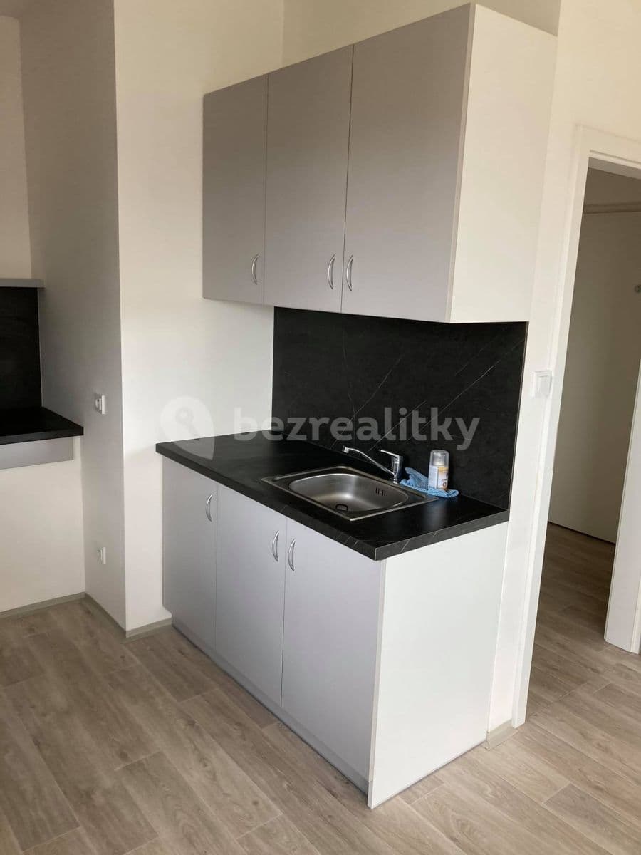 Studio flat to rent, 39 m², Karáskovo náměstí, Brno, Jihomoravský Region Studio flat to rent, 39 m², Karáskovo náměstí, Brno, Jihomoravský Region