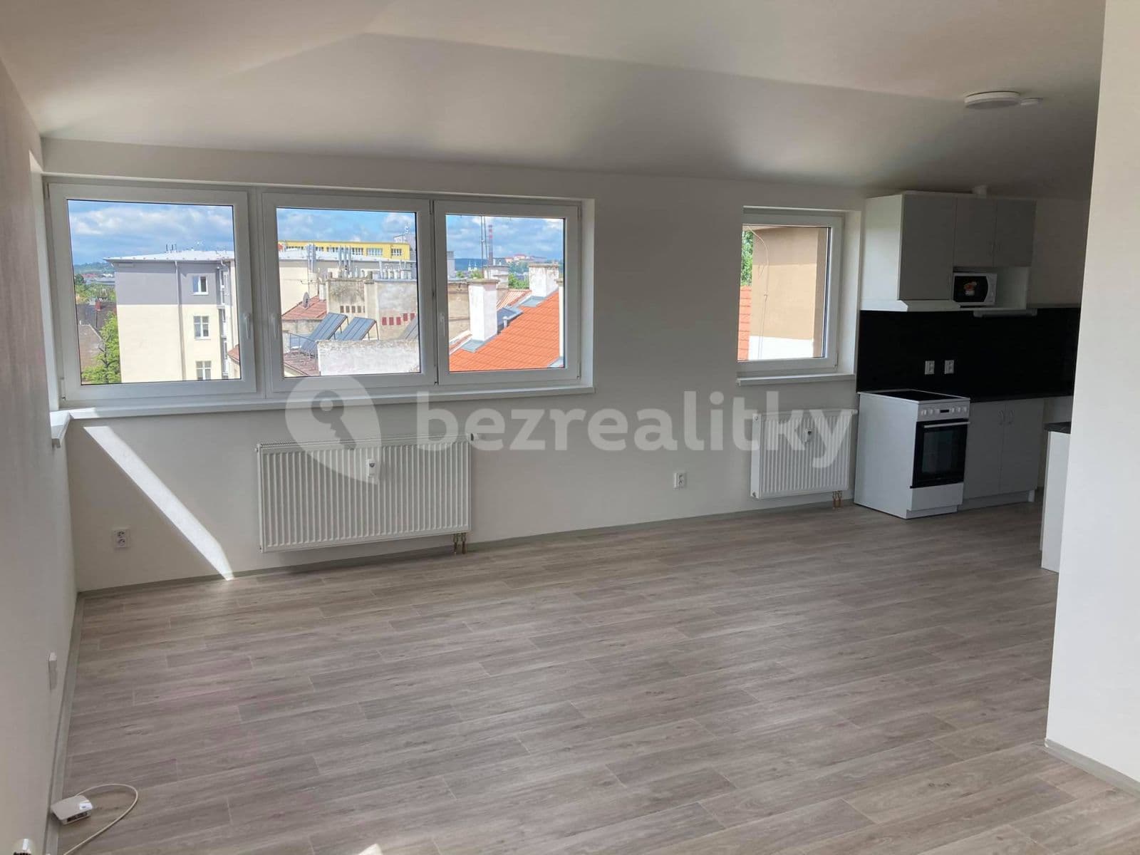 Studio flat to rent, 39 m², Karáskovo náměstí, Brno, Jihomoravský Region Studio flat to rent, 39 m², Karáskovo náměstí, Brno, Jihomoravský Region