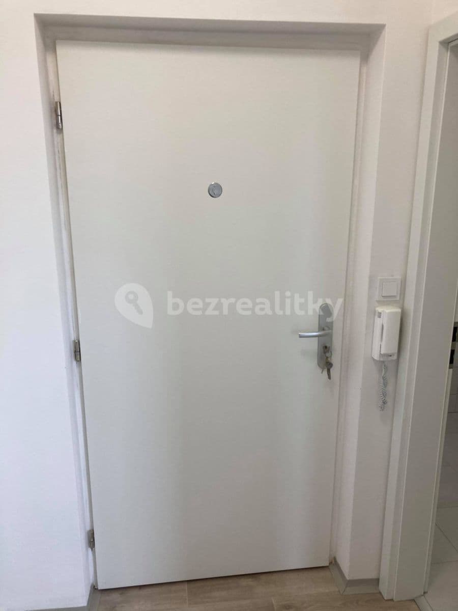 Studio flat to rent, 39 m², Karáskovo náměstí, Brno, Jihomoravský Region Studio flat to rent, 39 m², Karáskovo náměstí, Brno, Jihomoravský Region
