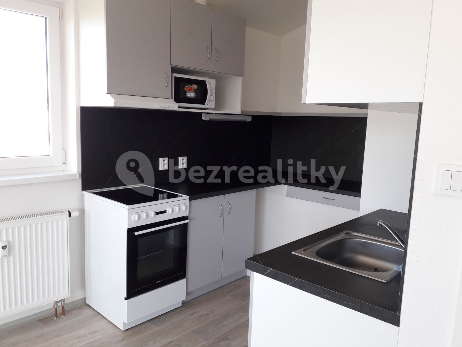 Studio flat to rent, 39 m², Karáskovo náměstí, Brno, Jihomoravský Region Studio flat to rent, 39 m², Karáskovo náměstí, Brno, Jihomoravský Region
