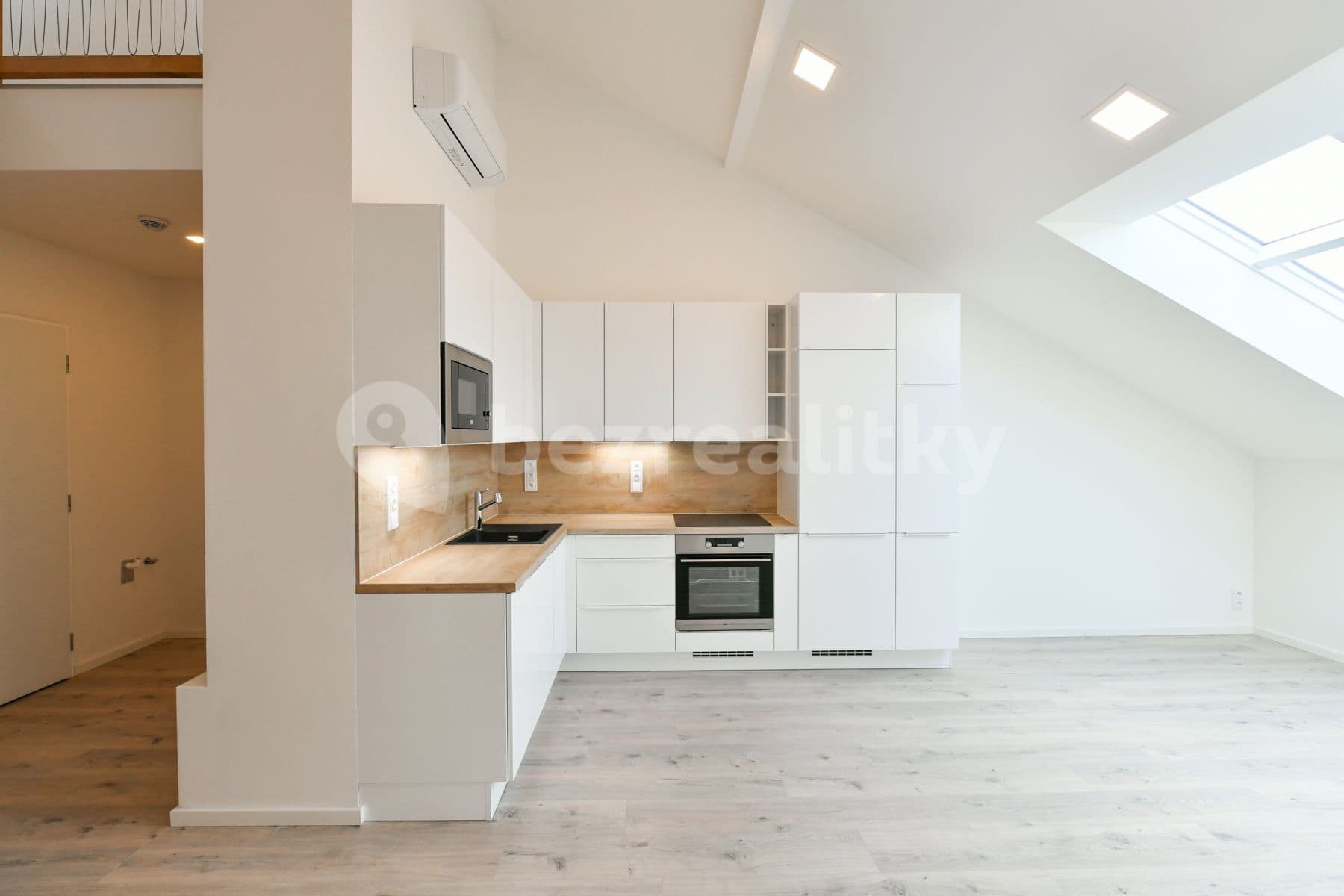 2 bedroom with open-plan kitchen flat to rent, 89 m², Kubelíkova, Prague, Prague 2 bedroom with open-plan kitchen flat to rent, 89 m², Kubelíkova, Prague, Prague