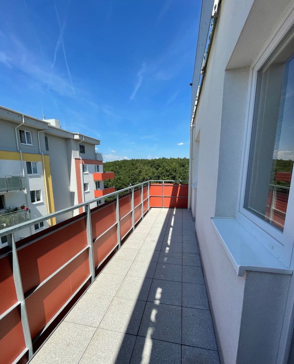 1 bedroom with open-plan kitchen flat to rent, 83 m², Novodvorská, Brno, Jihomoravský Region 1 bedroom with open-plan kitchen flat to rent, 83 m², Novodvorská, Brno, Jihomoravský Region