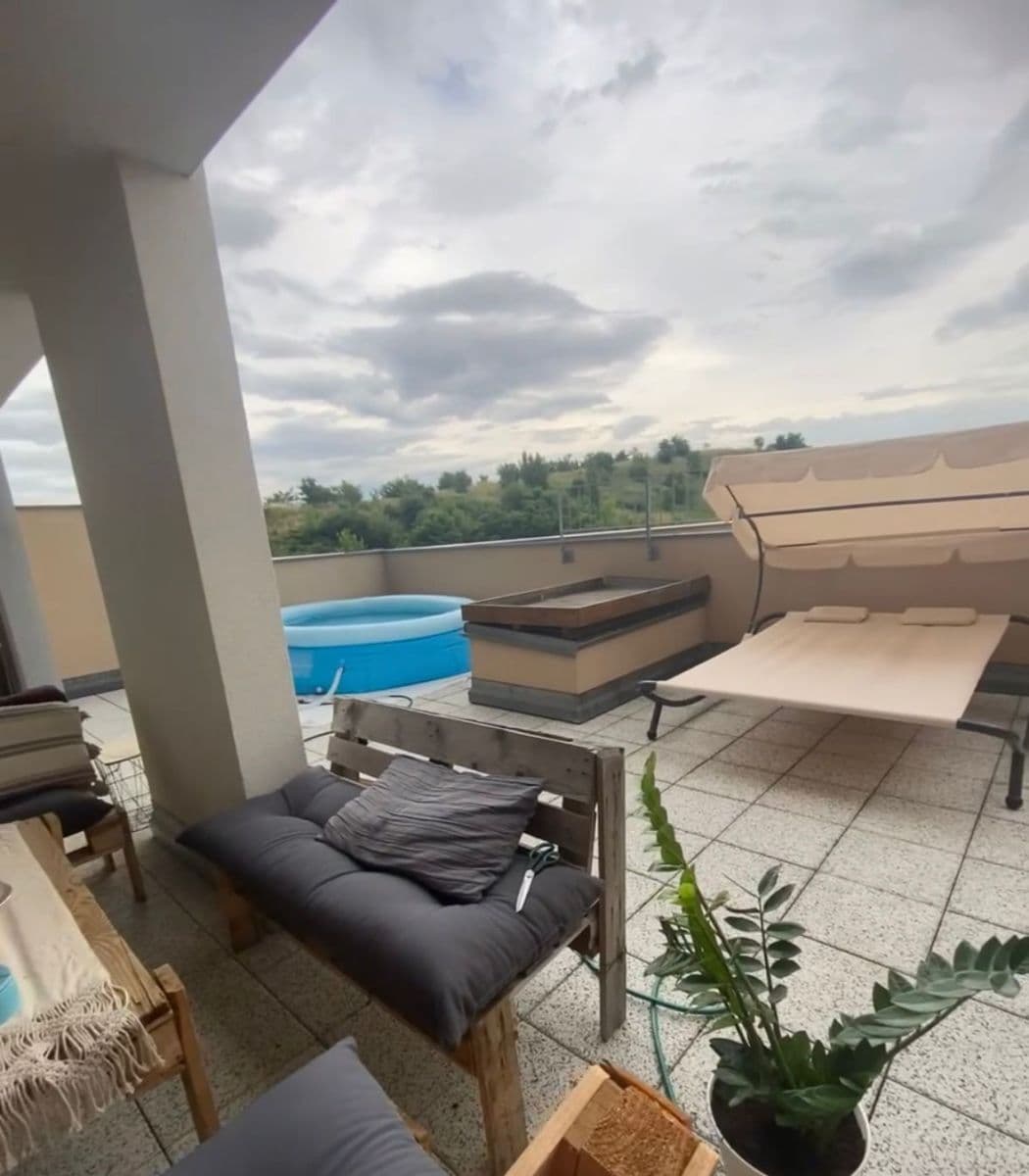 1 bedroom with open-plan kitchen flat to rent, 48 m², Mantovská, Prague, Prague 1 bedroom with open-plan kitchen flat to rent, 48 m², Mantovská, Prague, Prague