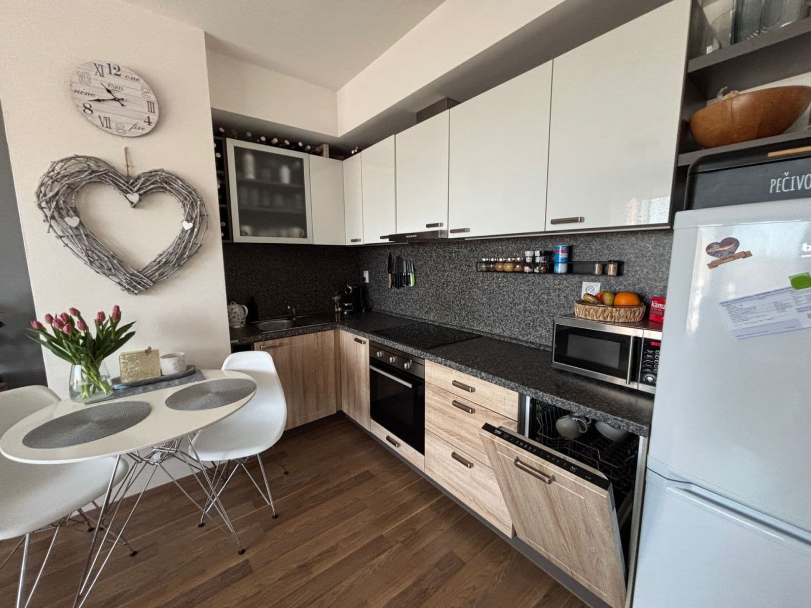 1 bedroom with open-plan kitchen flat to rent, 48 m², Mantovská, Prague, Prague 1 bedroom with open-plan kitchen flat to rent, 48 m², Mantovská, Prague, Prague