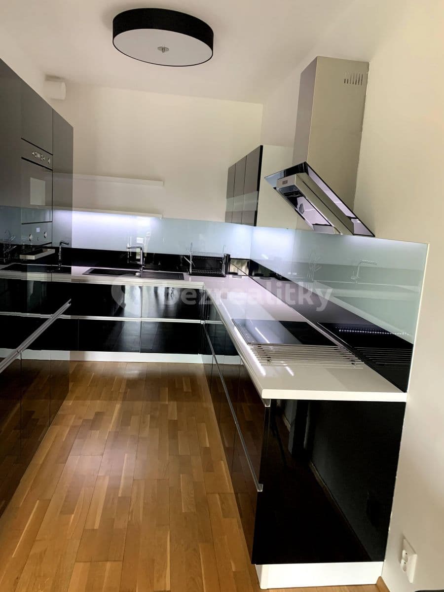 1 bedroom with open-plan kitchen flat to rent, 72 m², V Přístavu, Prague, Prague 1 bedroom with open-plan kitchen flat to rent, 72 m², V Přístavu, Prague, Prague