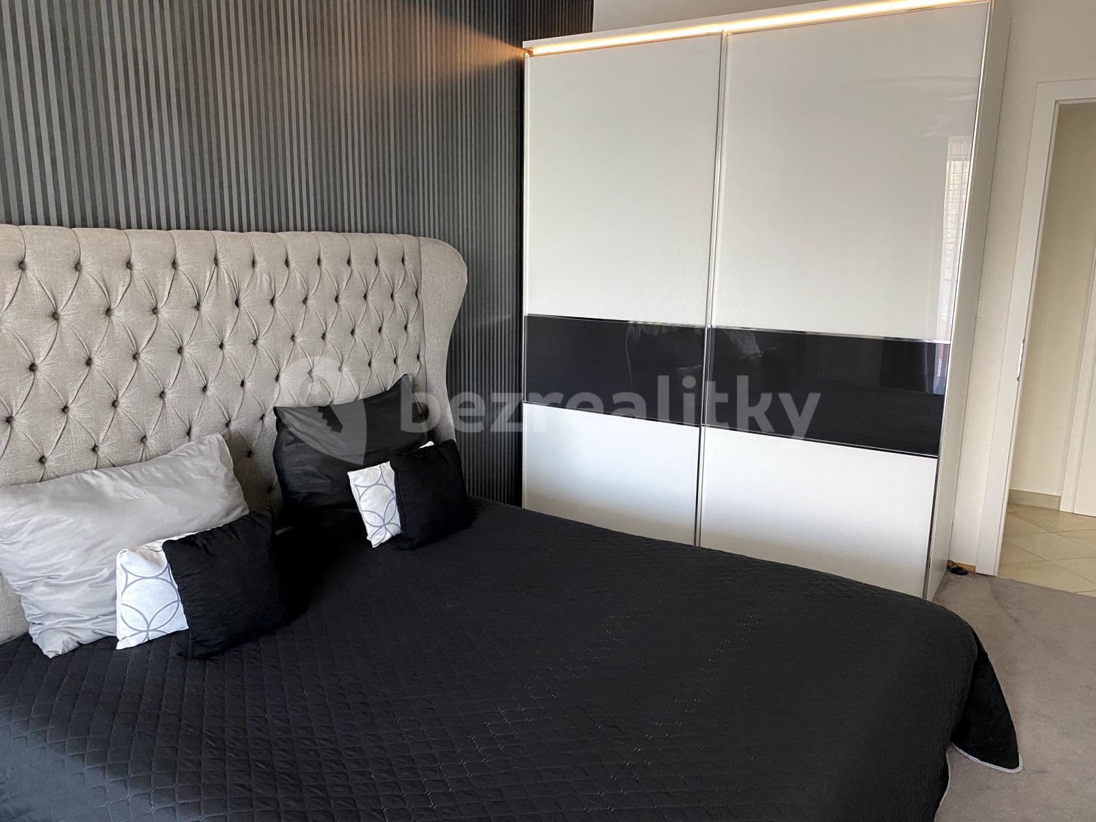 1 bedroom with open-plan kitchen flat to rent, 72 m², V Přístavu, Prague, Prague 1 bedroom with open-plan kitchen flat to rent, 72 m², V Přístavu, Prague, Prague