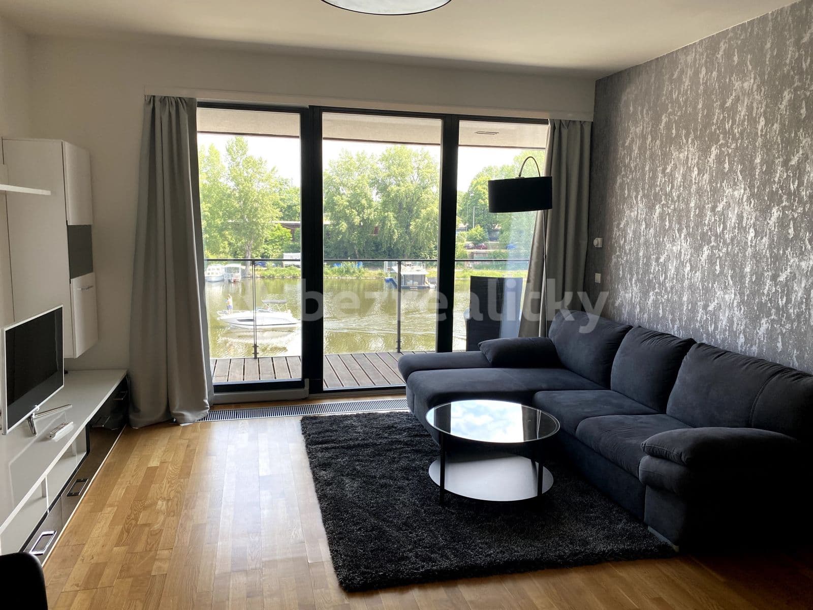 1 bedroom with open-plan kitchen flat to rent, 72 m², V Přístavu, Prague, Prague 1 bedroom with open-plan kitchen flat to rent, 72 m², V Přístavu, Prague, Prague