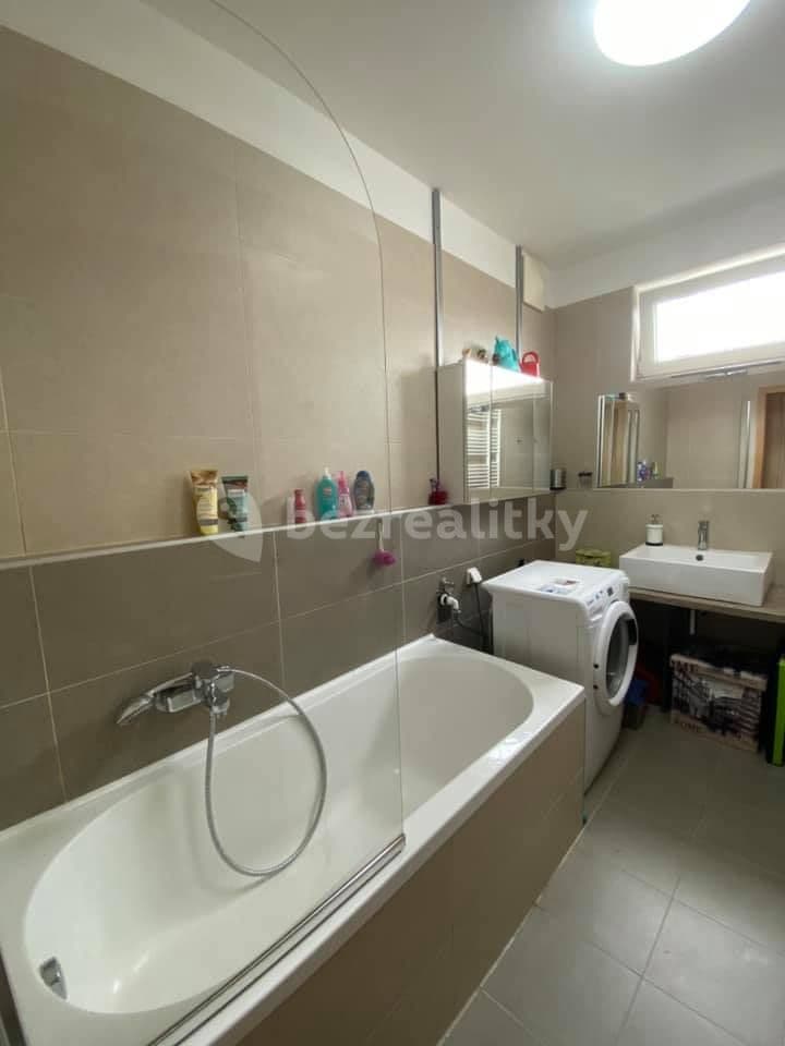 2 bedroom with open-plan kitchen flat to rent, 79 m², Na Fialce, Říčany, Středočeský Region 2 bedroom with open-plan kitchen flat to rent, 79 m², Na Fialce, Říčany, Středočeský Region