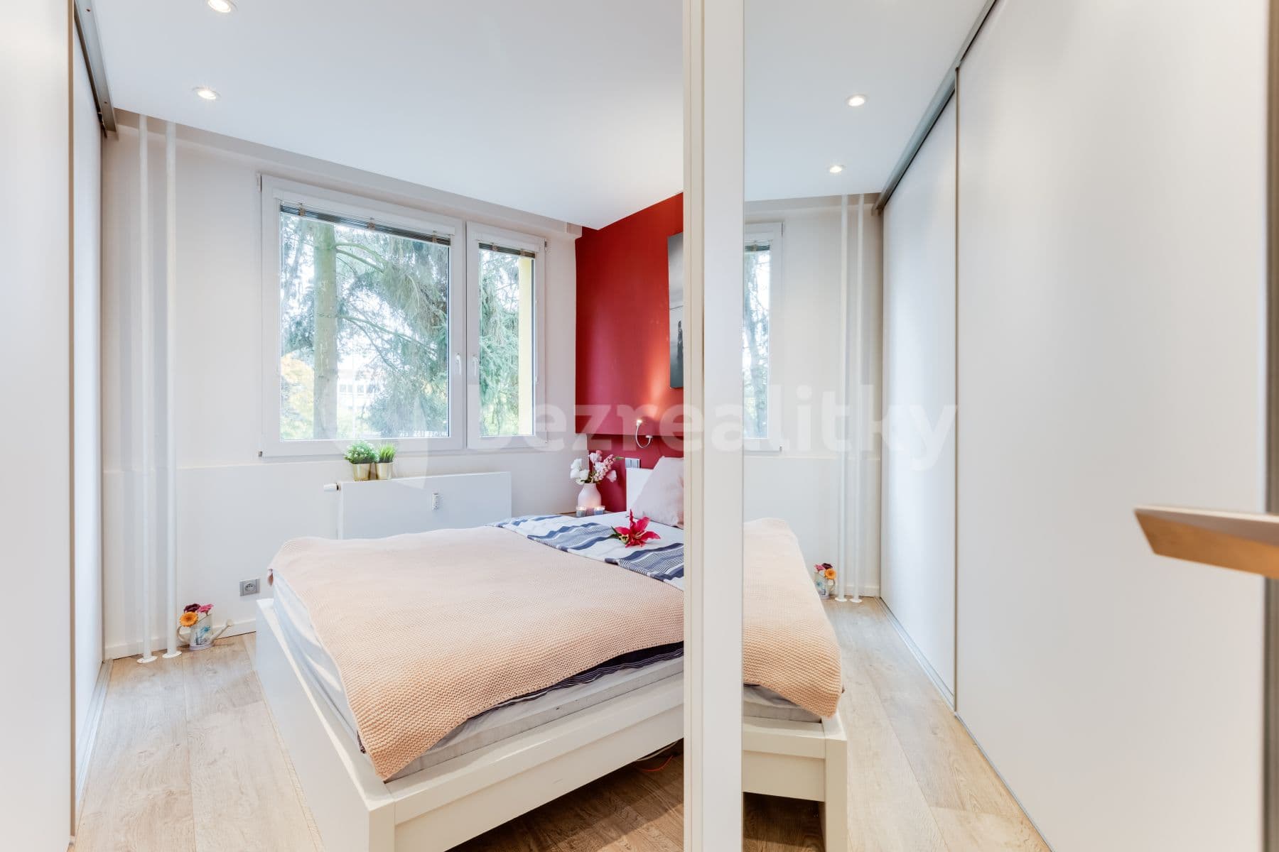 2 bedroom with open-plan kitchen flat to rent, 60 m², Pujmanové, Prague, Prague 2 bedroom with open-plan kitchen flat to rent, 60 m², Pujmanové, Prague, Prague