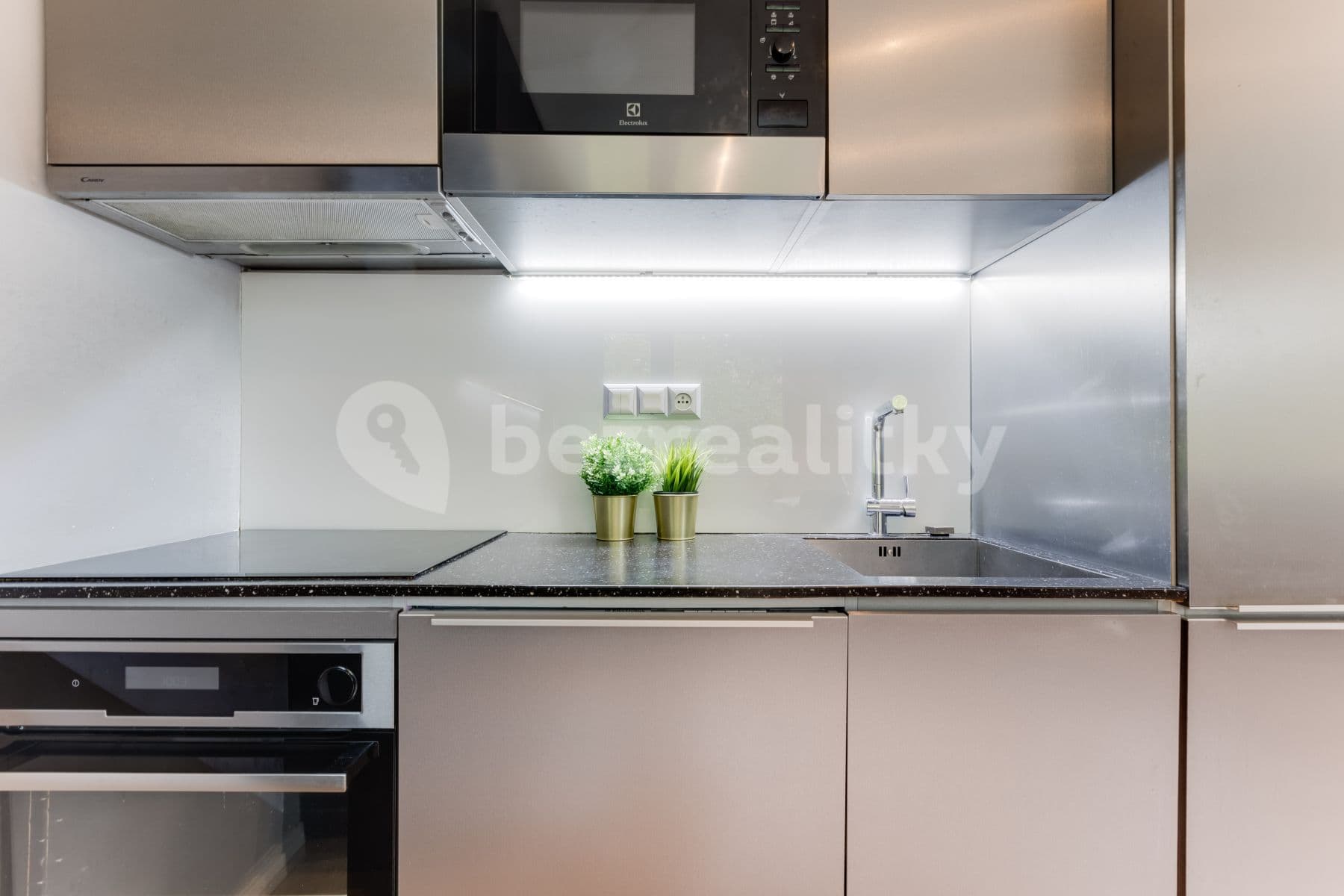 2 bedroom with open-plan kitchen flat to rent, 60 m², Pujmanové, Prague, Prague 2 bedroom with open-plan kitchen flat to rent, 60 m², Pujmanové, Prague, Prague