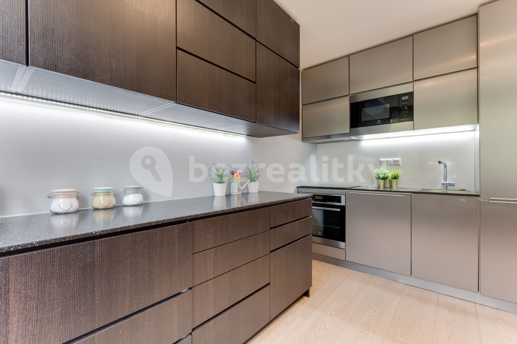 2 bedroom with open-plan kitchen flat to rent, 60 m², Pujmanové, Prague, Prague 2 bedroom with open-plan kitchen flat to rent, 60 m², Pujmanové, Prague, Prague