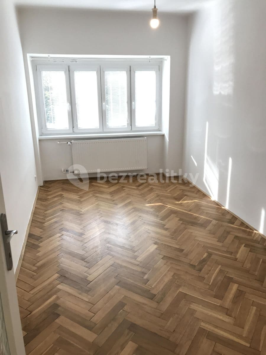 1 bedroom with open-plan kitchen flat to rent, 42 m², Podolská, Prague, Prague 1 bedroom with open-plan kitchen flat to rent, 42 m², Podolská, Prague, Prague