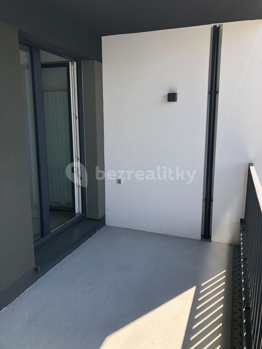 1 bedroom with open-plan kitchen flat to rent, 55 m², Malešická, Prague, Prague 1 bedroom with open-plan kitchen flat to rent, 55 m², Malešická, Prague, Prague