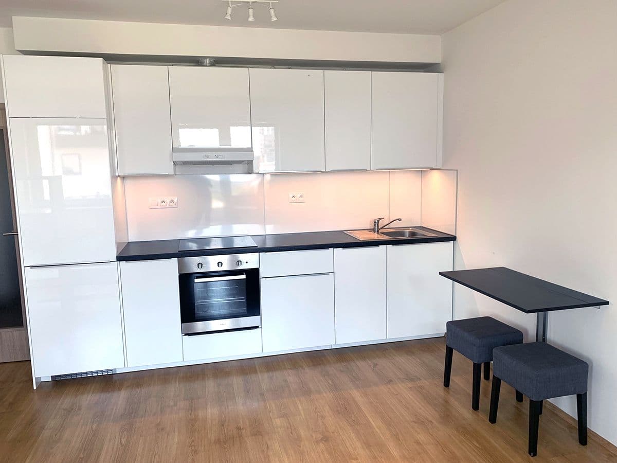 Studio flat to rent, 36 m², Škrábkových, Prague, Prague Studio flat to rent, 36 m², Škrábkových, Prague, Prague