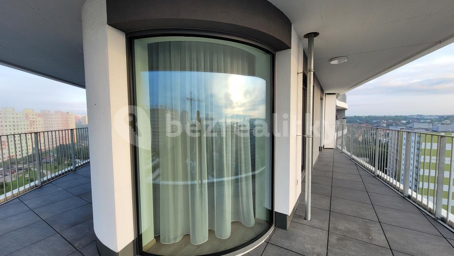 2 bedroom with open-plan kitchen flat to rent, 90 m², Mukařovského, Prague, Prague 2 bedroom with open-plan kitchen flat to rent, 90 m², Mukařovského, Prague, Prague