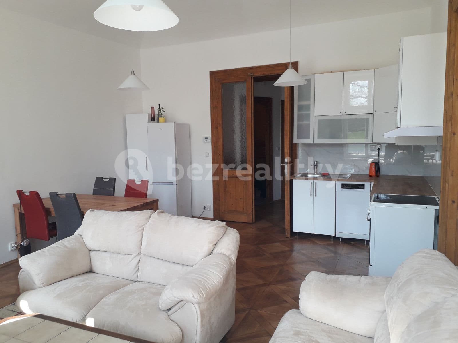 1 bedroom with open-plan kitchen flat to rent, 60 m², Bolzanova, Prague, Prague 1 bedroom with open-plan kitchen flat to rent, 60 m², Bolzanova, Prague, Prague
