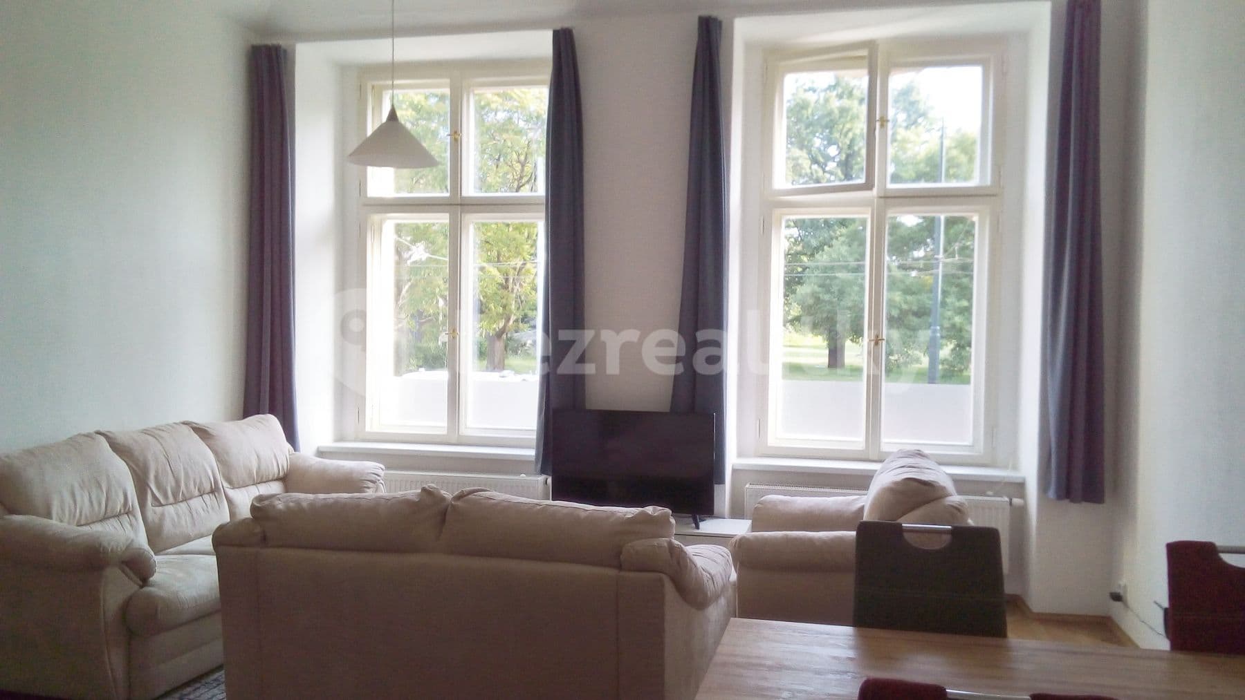 1 bedroom with open-plan kitchen flat to rent, 60 m², Bolzanova, Prague, Prague 1 bedroom with open-plan kitchen flat to rent, 60 m², Bolzanova, Prague, Prague