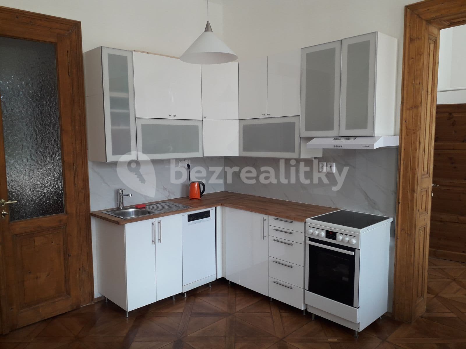 1 bedroom with open-plan kitchen flat to rent, 60 m², Bolzanova, Prague, Prague 1 bedroom with open-plan kitchen flat to rent, 60 m², Bolzanova, Prague, Prague