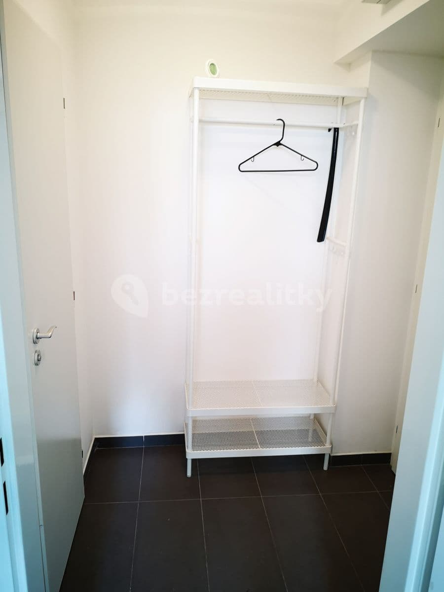 Studio flat to rent, 20 m², Pod Kynclovkou, Prague, Prague Studio flat to rent, 20 m², Pod Kynclovkou, Prague, Prague