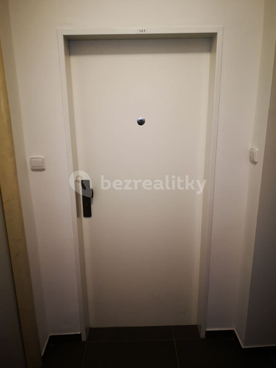 Studio flat to rent, 20 m², Pod Kynclovkou, Prague, Prague Studio flat to rent, 20 m², Pod Kynclovkou, Prague, Prague