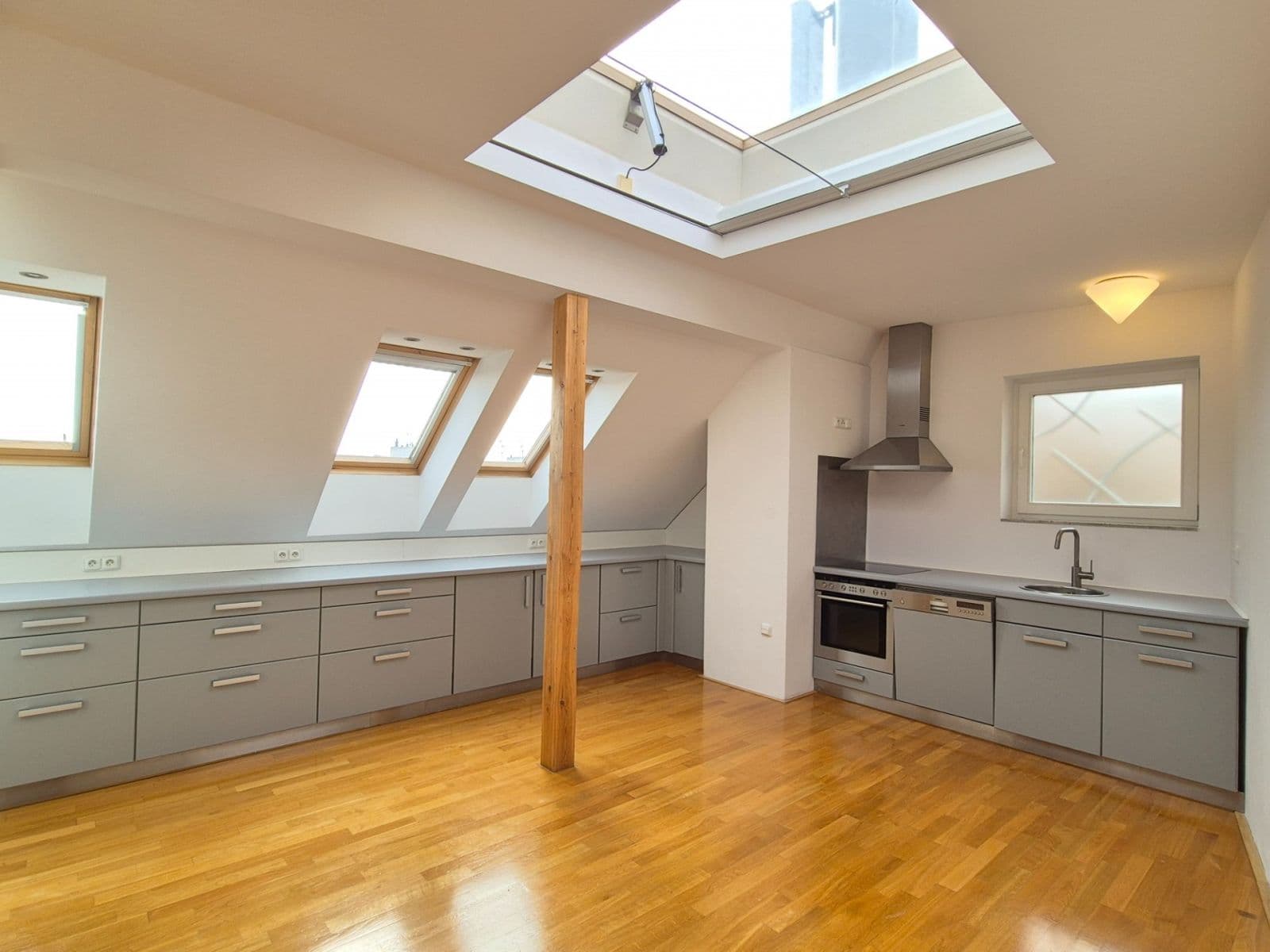 2 bedroom with open-plan kitchen flat to rent, 127 m², Uralská, Prague, Prague 2 bedroom with open-plan kitchen flat to rent, 127 m², Uralská, Prague, Prague