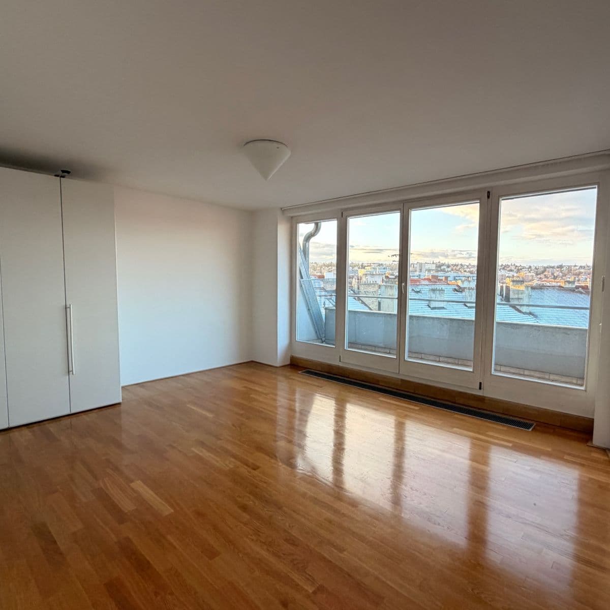 2 bedroom with open-plan kitchen flat to rent, 127 m², Uralská, Prague, Prague 2 bedroom with open-plan kitchen flat to rent, 127 m², Uralská, Prague, Prague