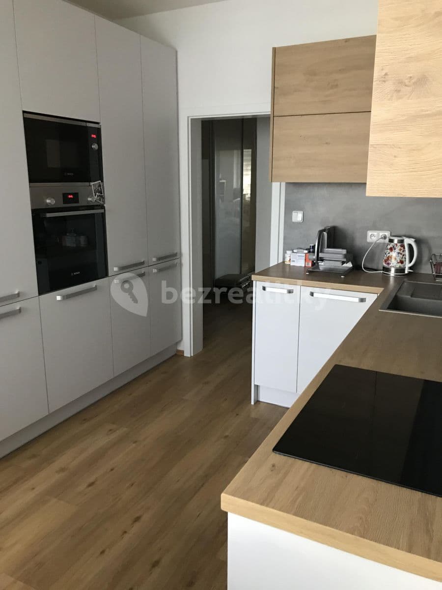 1 bedroom with open-plan kitchen flat to rent, 72 m², Patočkova, Prague, Prague 1 bedroom with open-plan kitchen flat to rent, 72 m², Patočkova, Prague, Prague