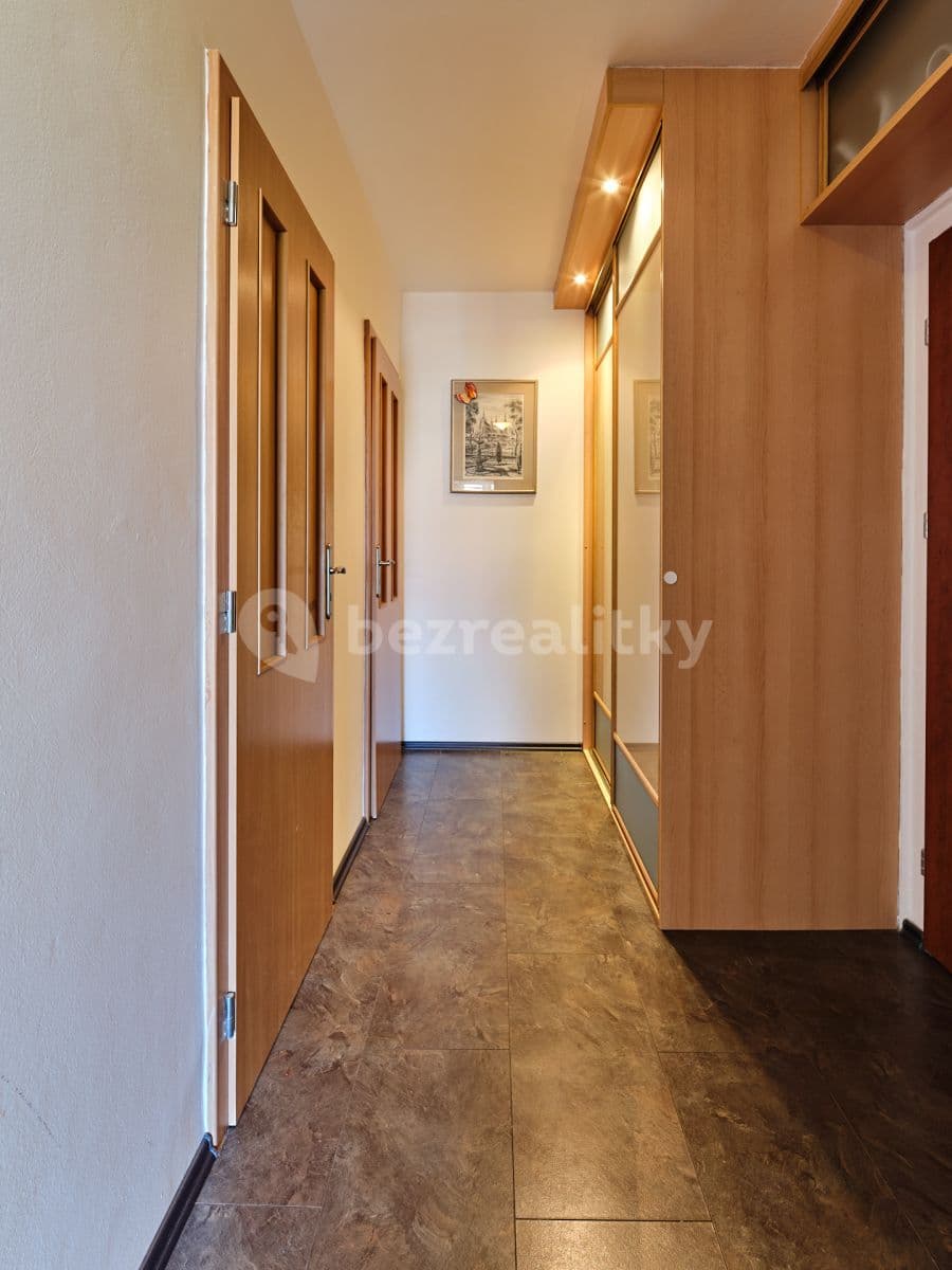 2 bedroom with open-plan kitchen flat to rent, 68 m², Zlešická, Prague, Prague 2 bedroom with open-plan kitchen flat to rent, 68 m², Zlešická, Prague, Prague