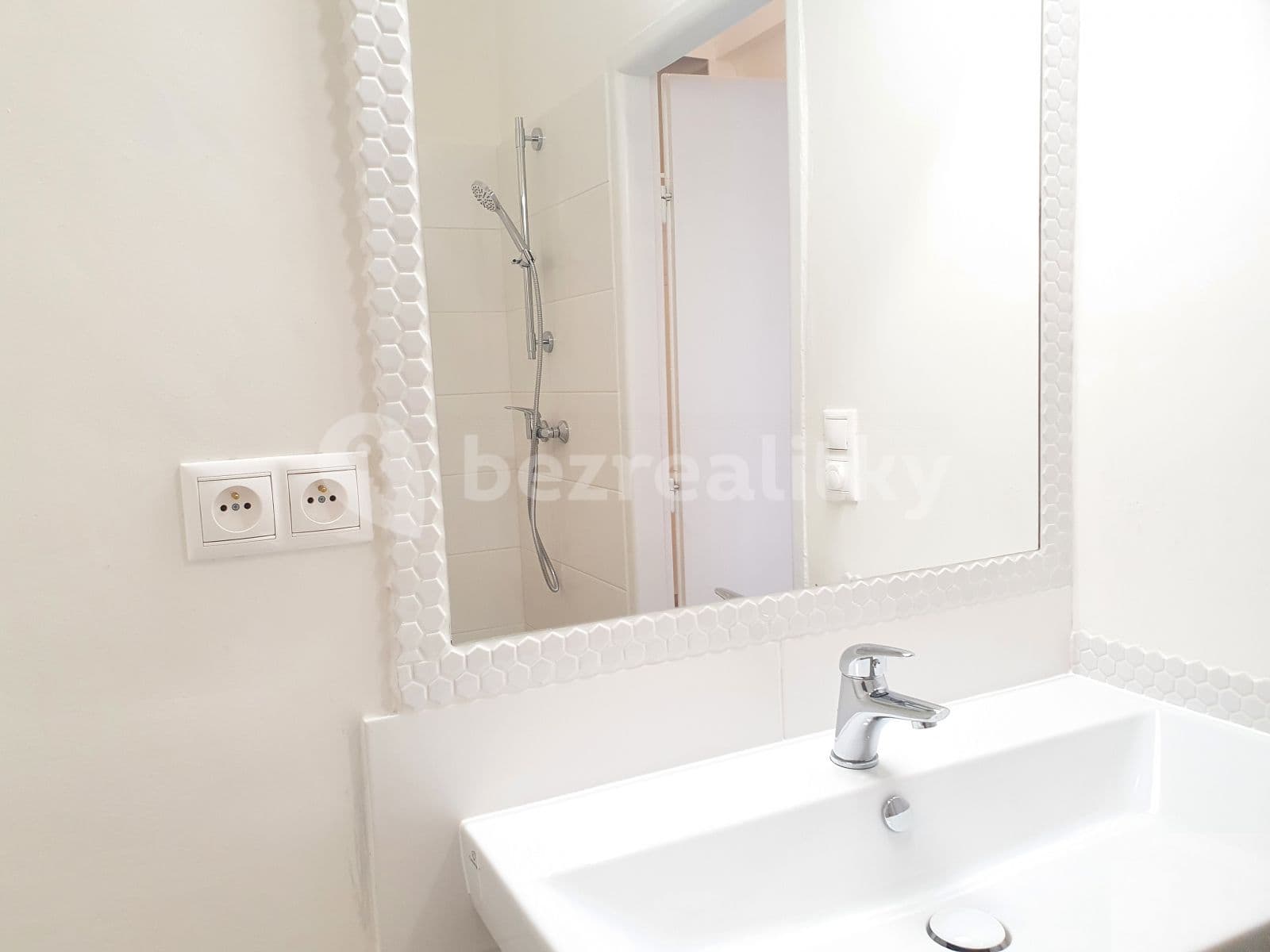 Small studio flat to rent, 33 m², Malešická, Prague, Prague Small studio flat to rent, 33 m², Malešická, Prague, Prague