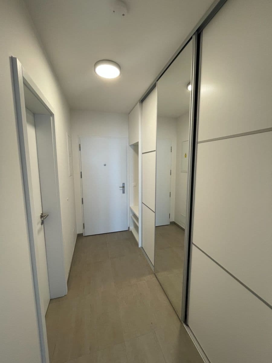 Studio flat to rent, 39 m², Zvěřinova, Prague, Prague Studio flat to rent, 39 m², Zvěřinova, Prague, Prague