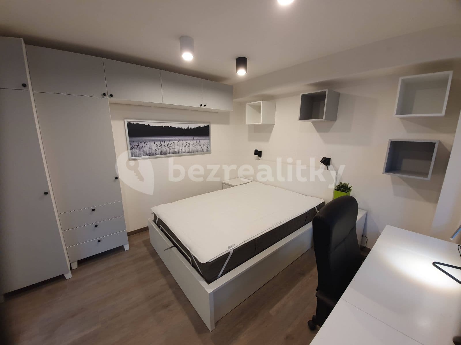 1 bedroom with open-plan kitchen flat to rent, 30 m², Vokovická, Prague, Prague 1 bedroom with open-plan kitchen flat to rent, 30 m², Vokovická, Prague, Prague