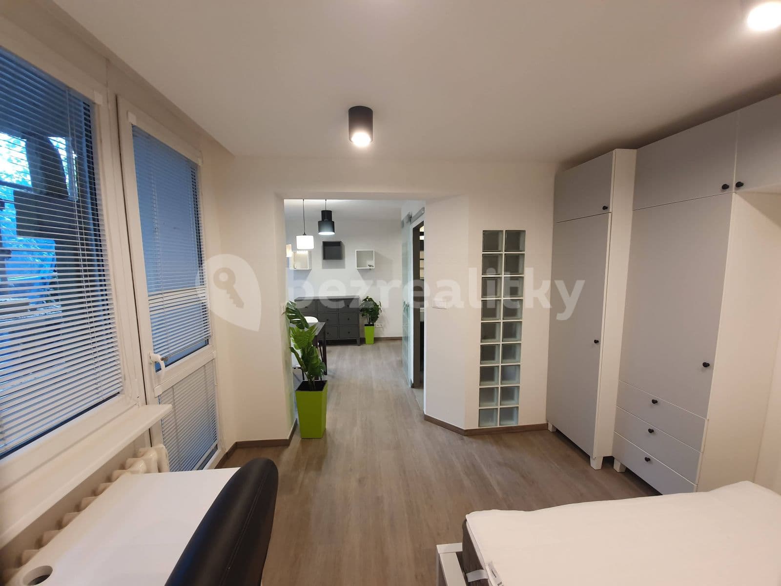 1 bedroom with open-plan kitchen flat to rent, 30 m², Vokovická, Prague, Prague 1 bedroom with open-plan kitchen flat to rent, 30 m², Vokovická, Prague, Prague