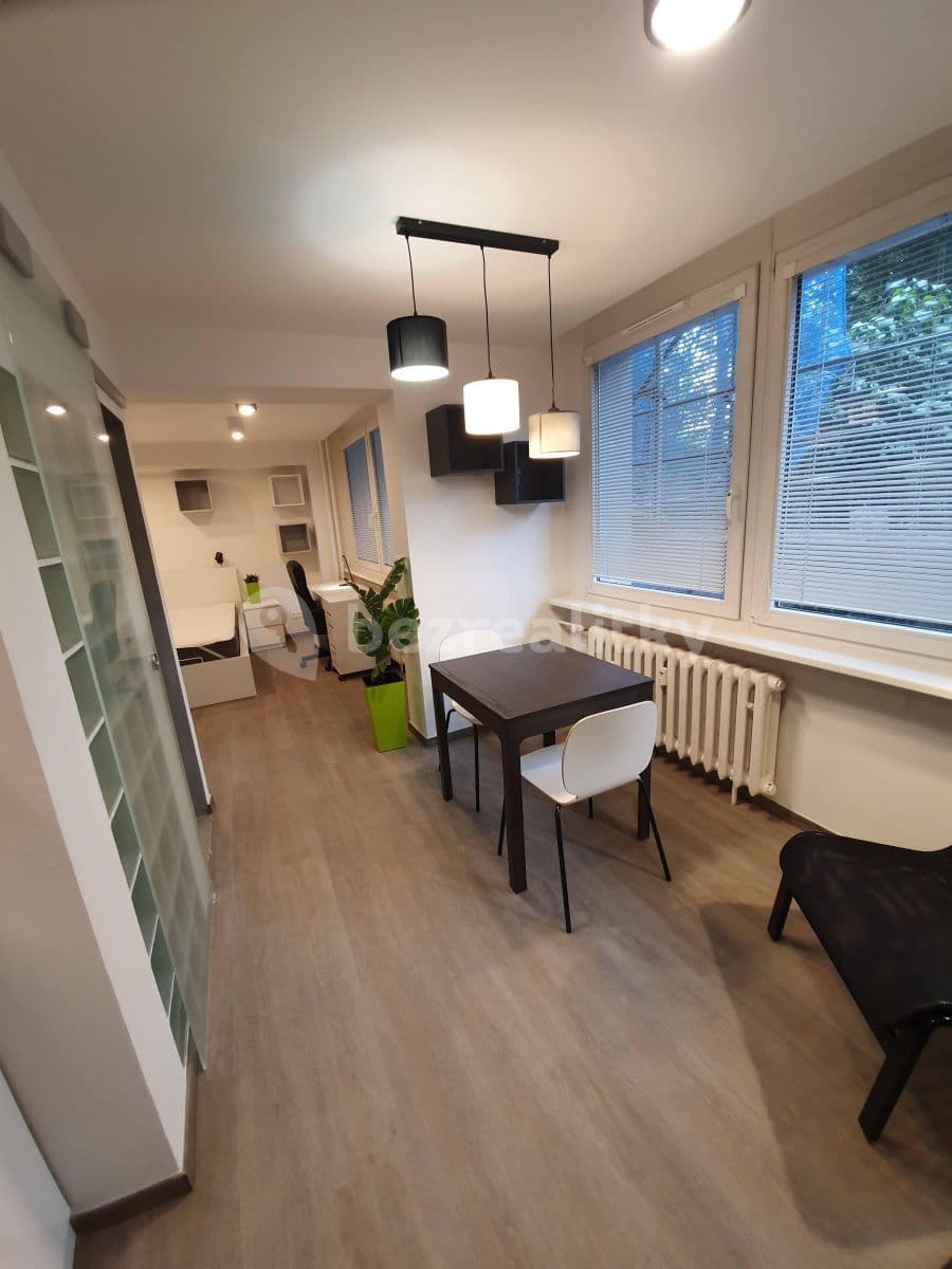 1 bedroom with open-plan kitchen flat to rent, 30 m², Vokovická, Prague, Prague 1 bedroom with open-plan kitchen flat to rent, 30 m², Vokovická, Prague, Prague