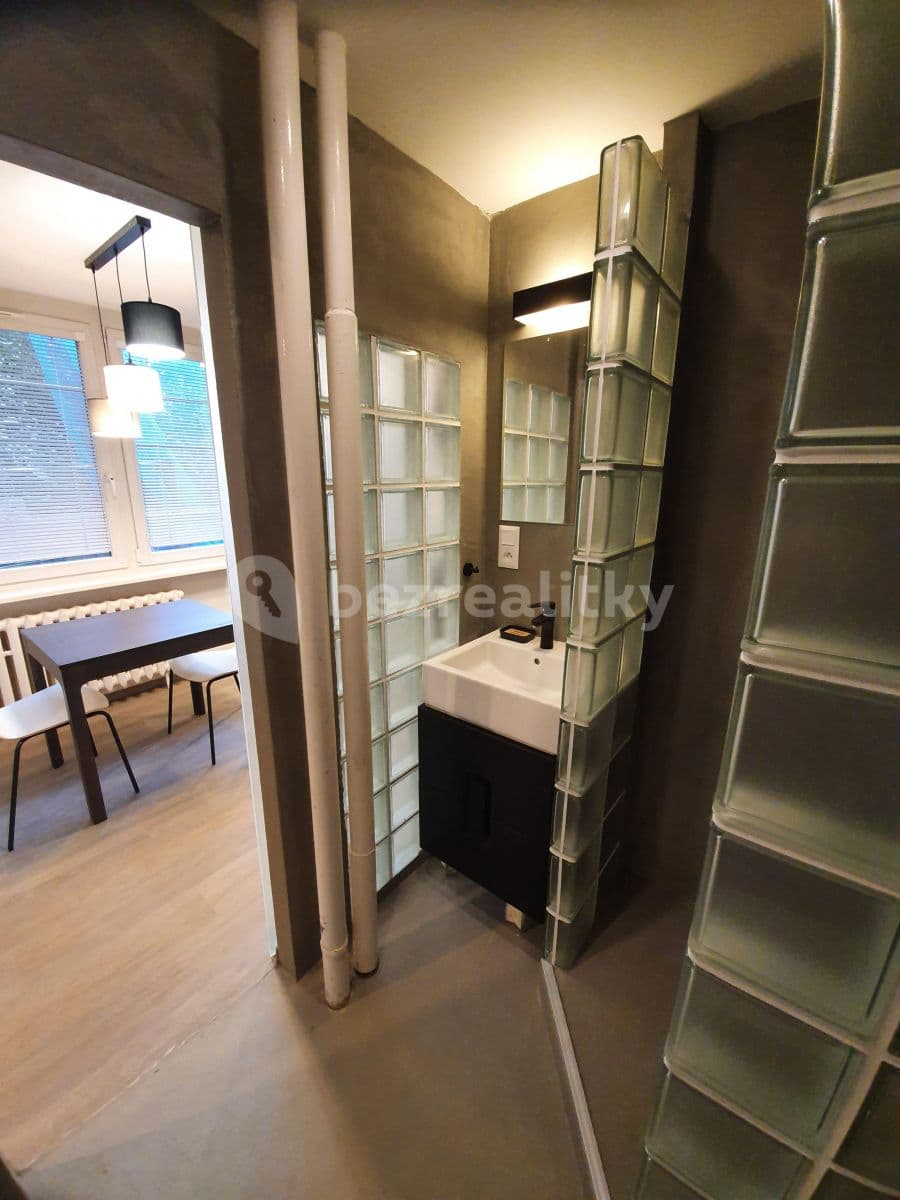 1 bedroom with open-plan kitchen flat to rent, 30 m², Vokovická, Prague, Prague 1 bedroom with open-plan kitchen flat to rent, 30 m², Vokovická, Prague, Prague